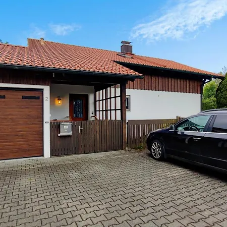 Monteursunterkunft Strasslach- Fitters' With Shared Kitchen & Garden *