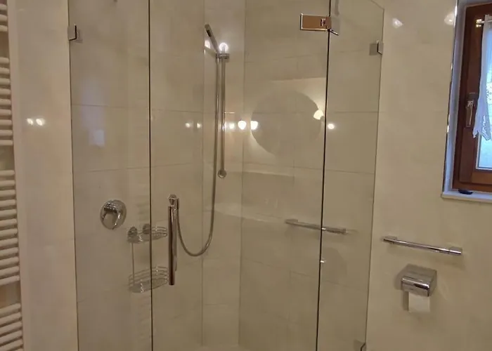 Monteursunterkunft Strasslach- Fitters' With Shared Kitchen & Garden شقة Straßlach-Dingharting