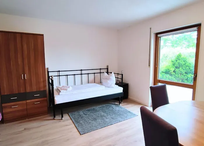 Monteursunterkunft Strasslach- Fitters' With Shared Kitchen & Garden