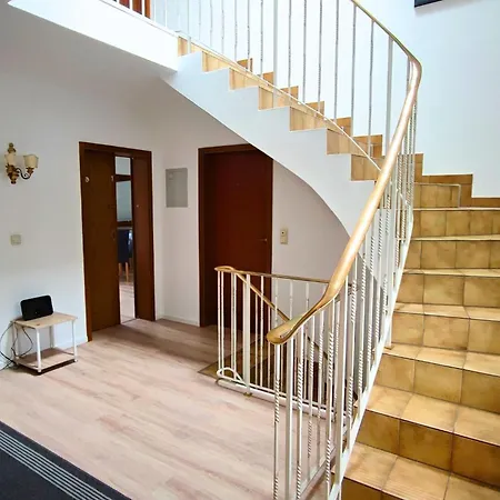 Lägenhet Monteursunterkunft Strasslach- Fitters' With Shared Kitchen & Garden *