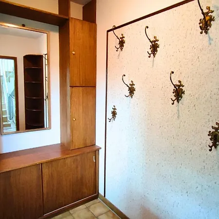 Monteursunterkunft Strasslach- Fitters' With Shared Kitchen & Garden 아파트 *