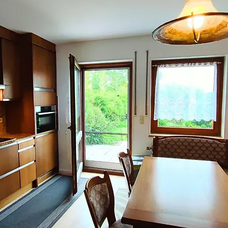 Monteursunterkunft Strasslach- Fitters' With Shared Kitchen & Garden Lägenhet
