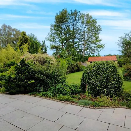 Monteursunterkunft Strasslach- Fitters' With Shared Kitchen & Garden Apartamento *