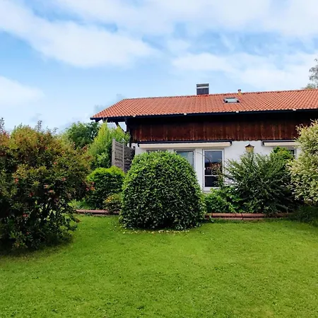 Monteursunterkunft Strasslach- Fitters' With Shared Kitchen & Garden *