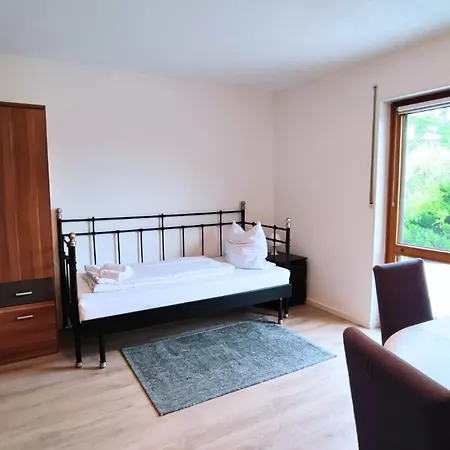 Monteursunterkunft Strasslach- Fitters' With Shared Kitchen & Garden