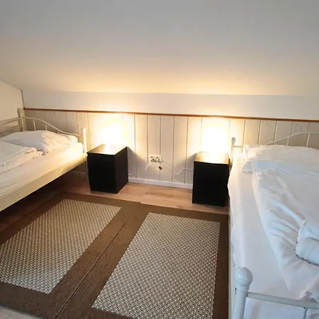 Monteursunterkunft Strasslach- Fitters' With Shared Kitchen & Garden Apartamento Straßlach-Dingharting