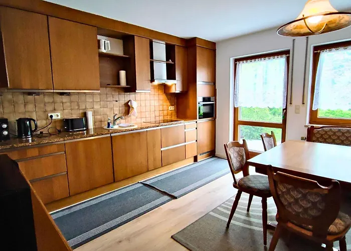 Monteursunterkunft Strasslach- Fitters' With Shared Kitchen & Garden