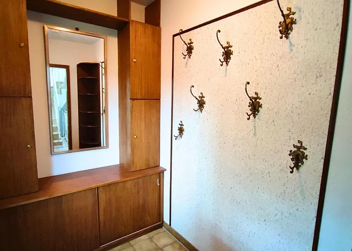 Monteursunterkunft Strasslach- Fitters' With Shared Kitchen & Garden Апартаменты *