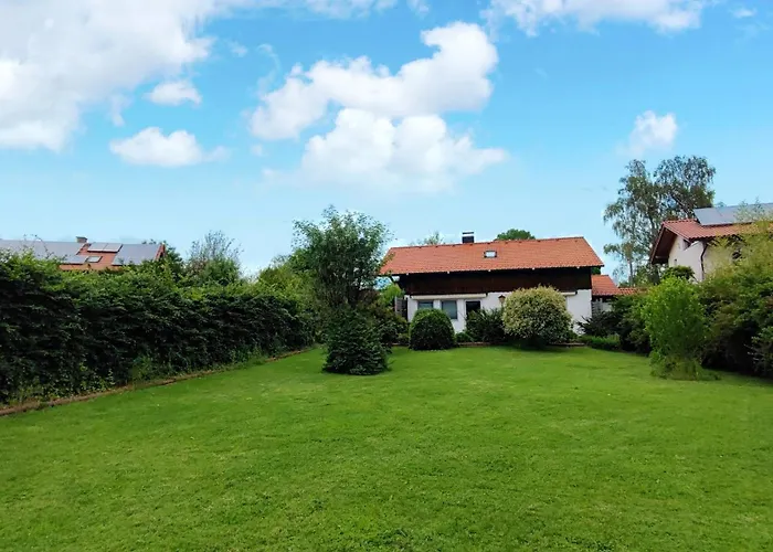 Monteursunterkunft Strasslach- Fitters' With Shared Kitchen & Garden *
