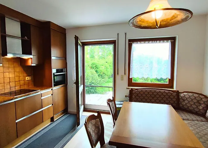 Monteursunterkunft Strasslach- Fitters' With Shared Kitchen & Garden Διαμέρισμα