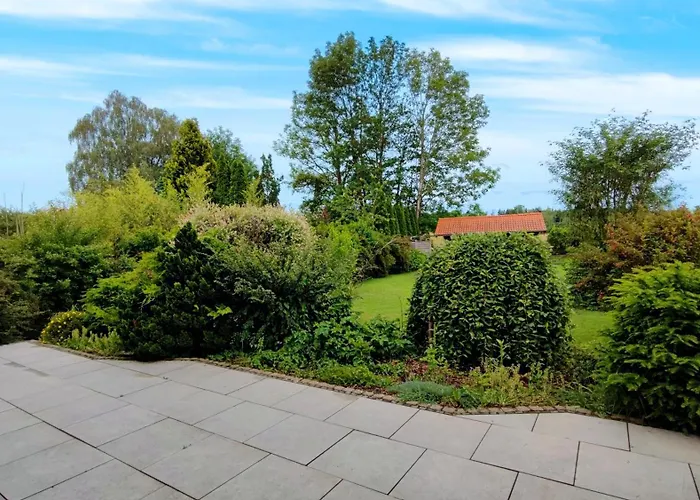 Monteursunterkunft Strasslach- Fitters' With Shared Kitchen & Garden Апартаменты *