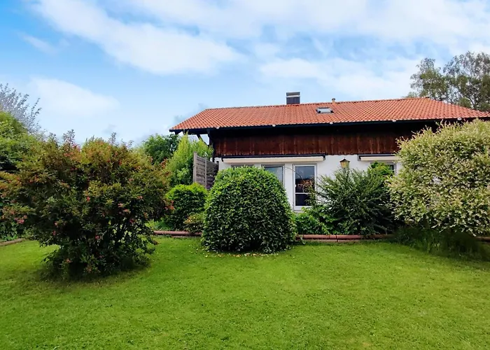 Monteursunterkunft Strasslach- Fitters' With Shared Kitchen & Garden *