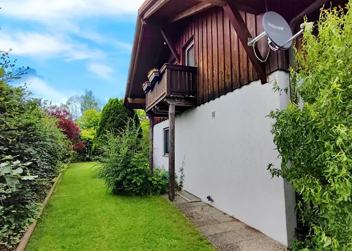 Monteursunterkunft Strasslach- Fitters' With Shared Kitchen & Garden Апартаменты *