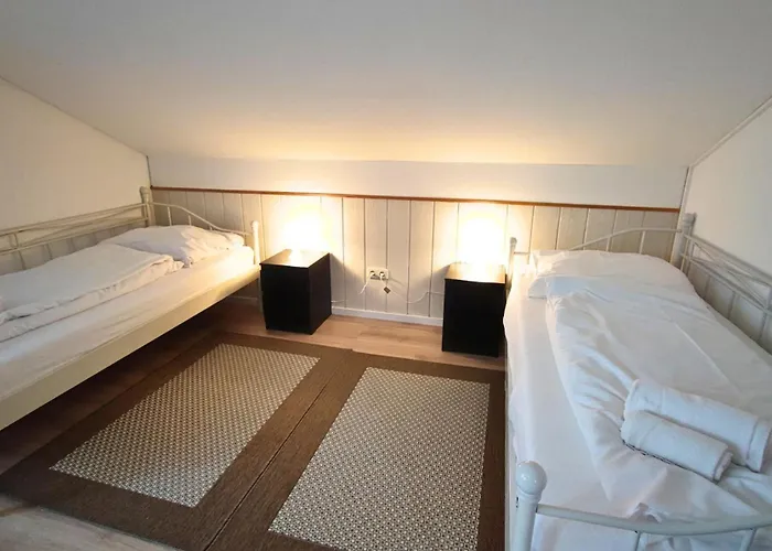 Monteursunterkunft Strasslach- Fitters' With Shared Kitchen & Garden Апартаменты Strasslach-Dingharting