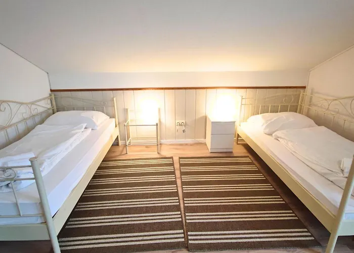 Διαμέρισμα Monteursunterkunft Strasslach- Fitters' With Shared Kitchen & Garden Straßlach-Dingharting