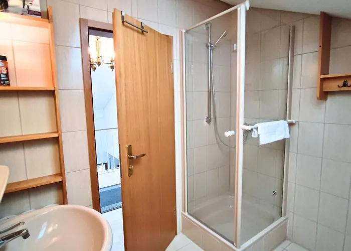 Monteursunterkunft Strasslach- Fitters' With Shared Kitchen & Garden Апартаменты