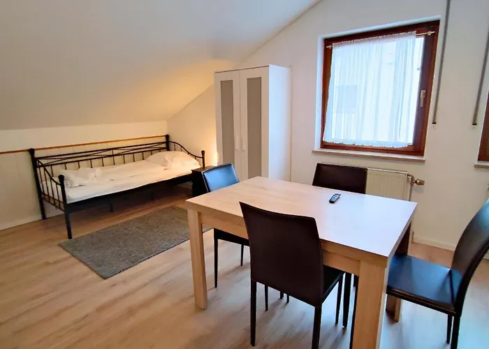 Апартаменты Monteursunterkunft Strasslach- Fitters' With Shared Kitchen & Garden
